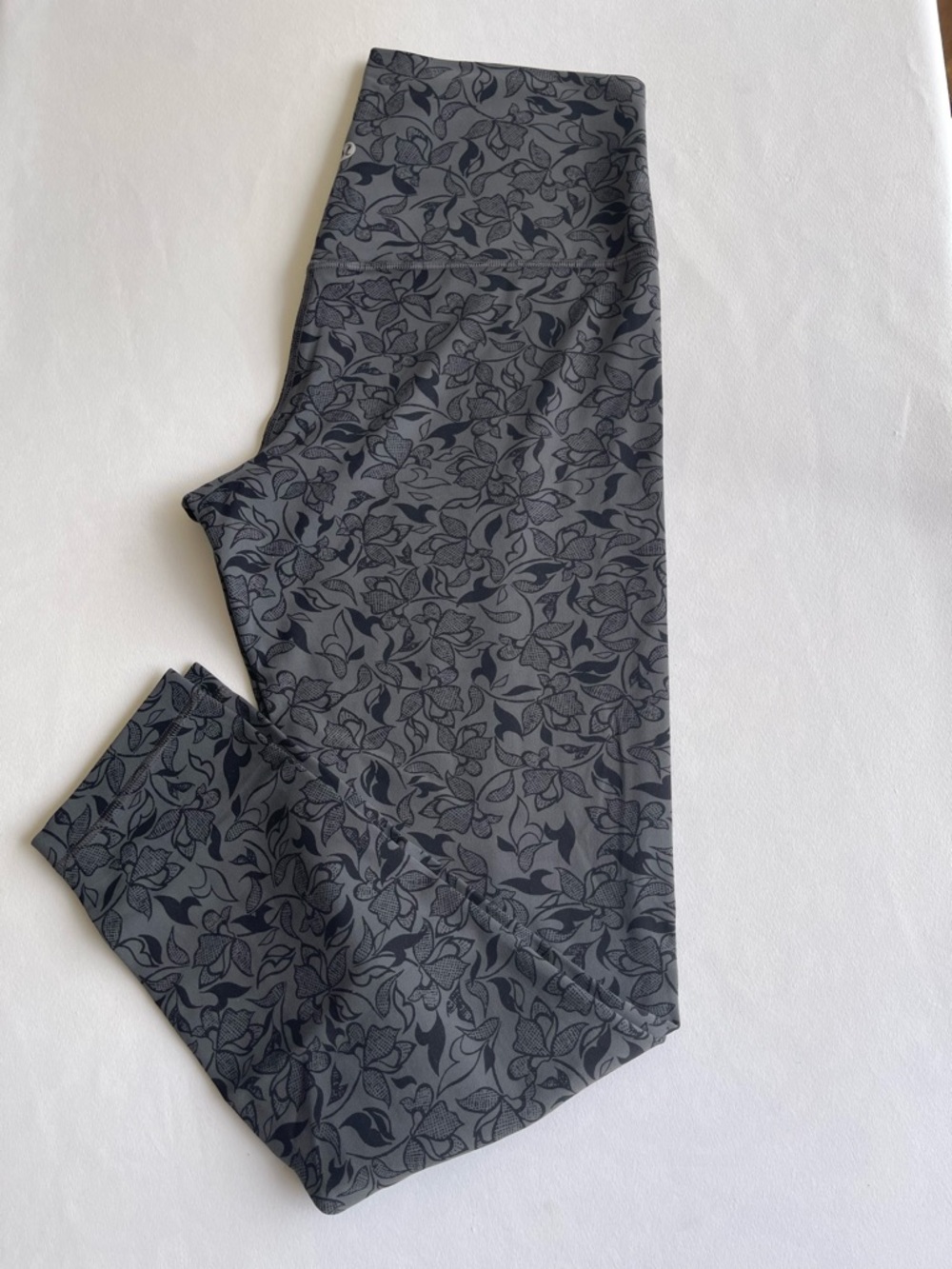 lululemon athletica Gray Floral-Print Leggings - Picture 9 of 11